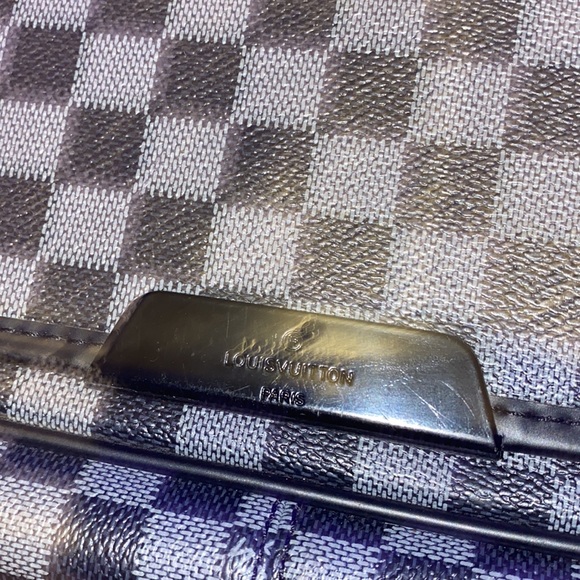 This is a Louis Vuitton computer bag my mom got me used it once. - Picture 2 of 5